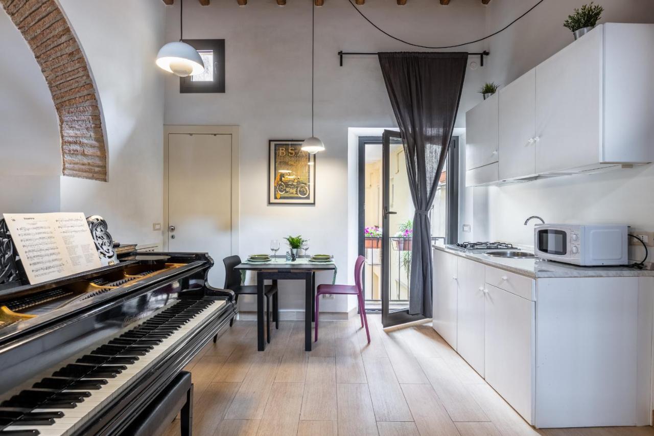 Musician Apartment Colosseo With Piano Rome Buitenkant foto